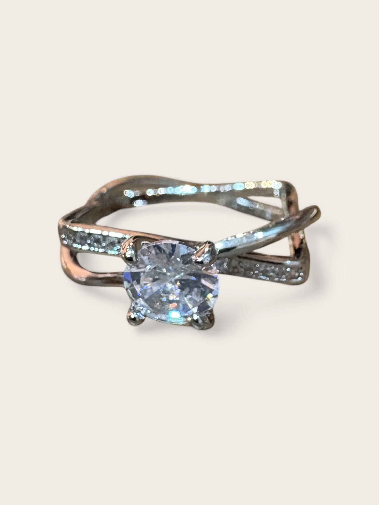 Crossover Spark Solitaire Ring