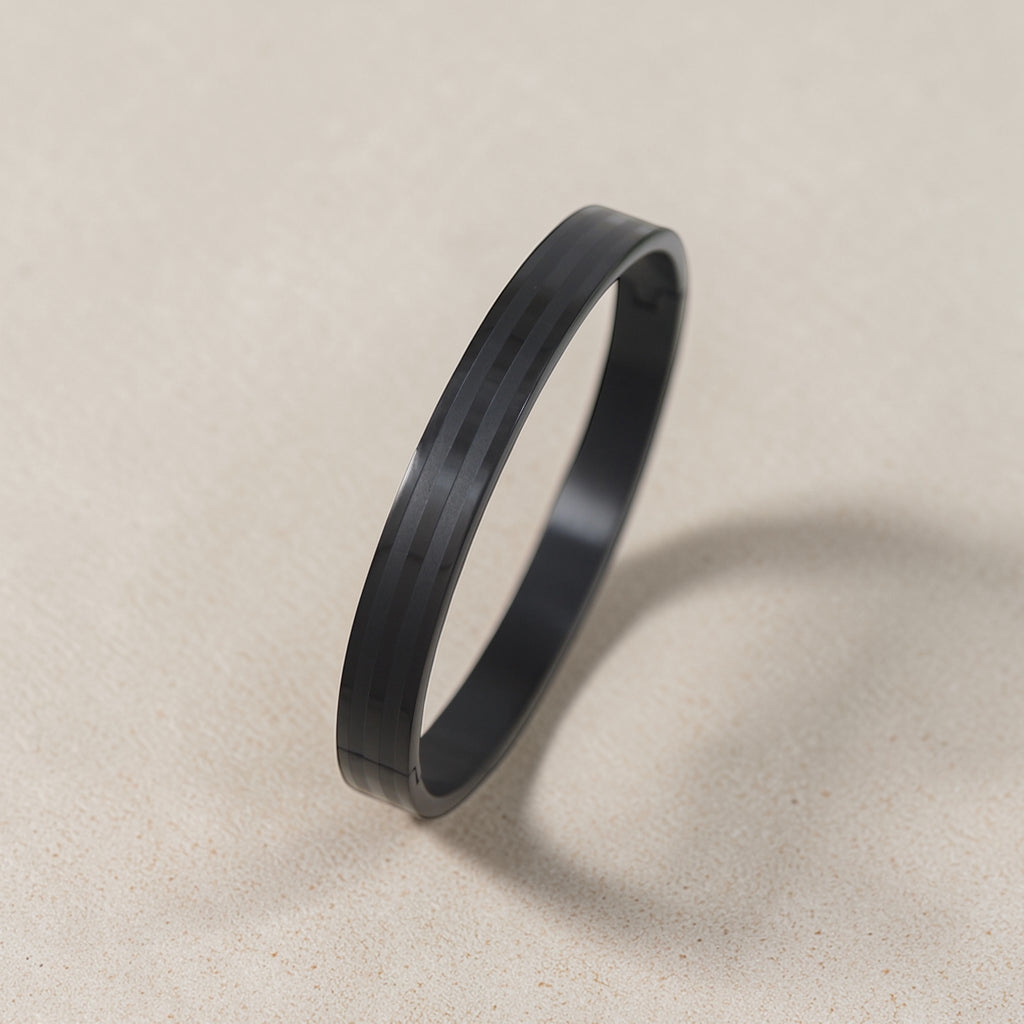Noir Minimal Flat Bangle