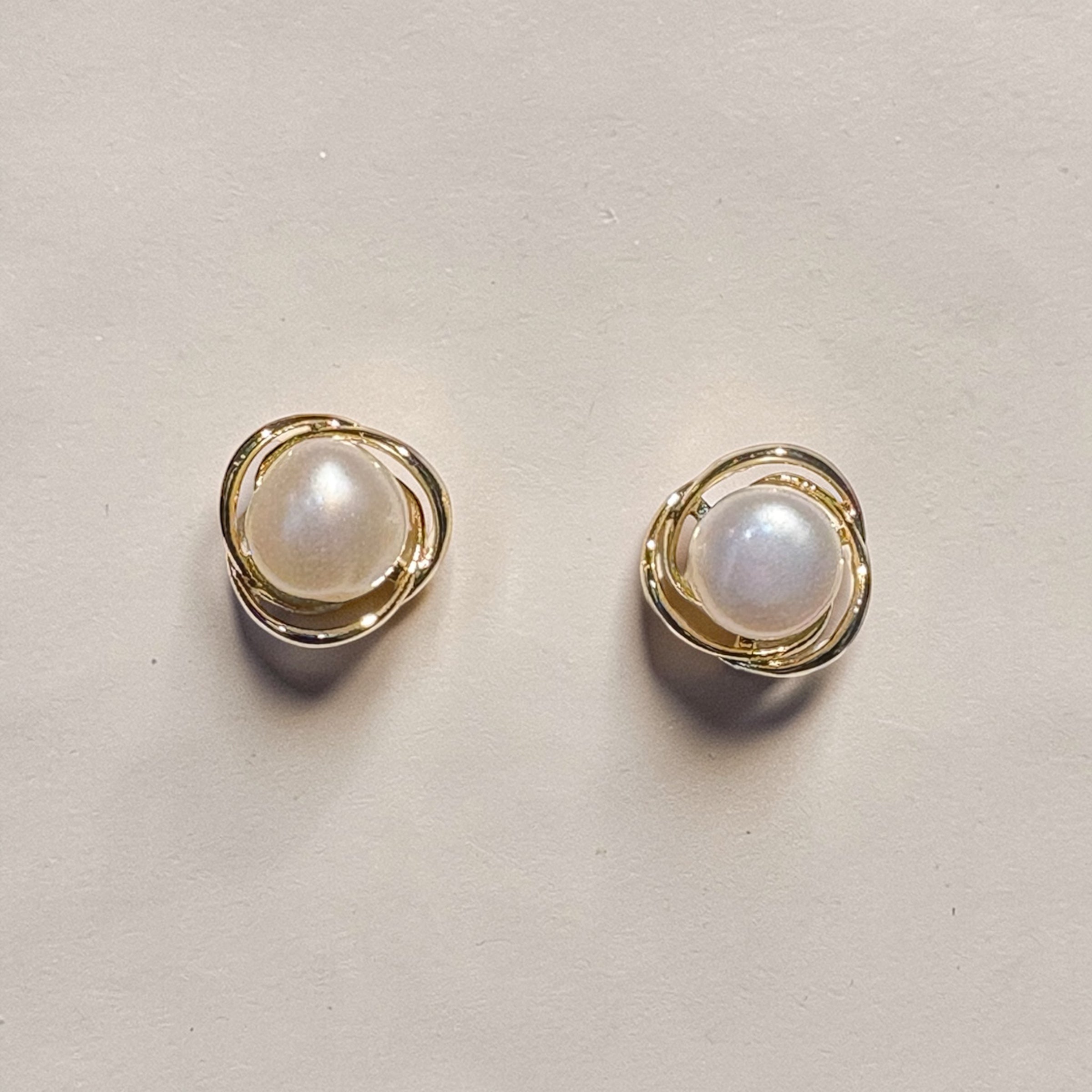 Aurelia Pearl Swirl Studs