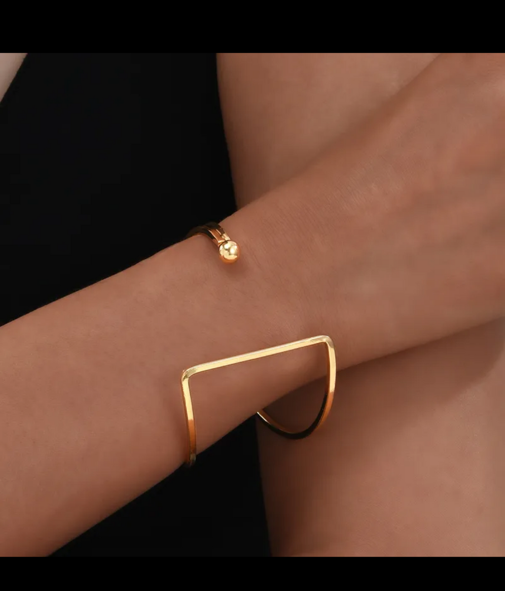 Arco Sculptural Gold Cuff Bracelet