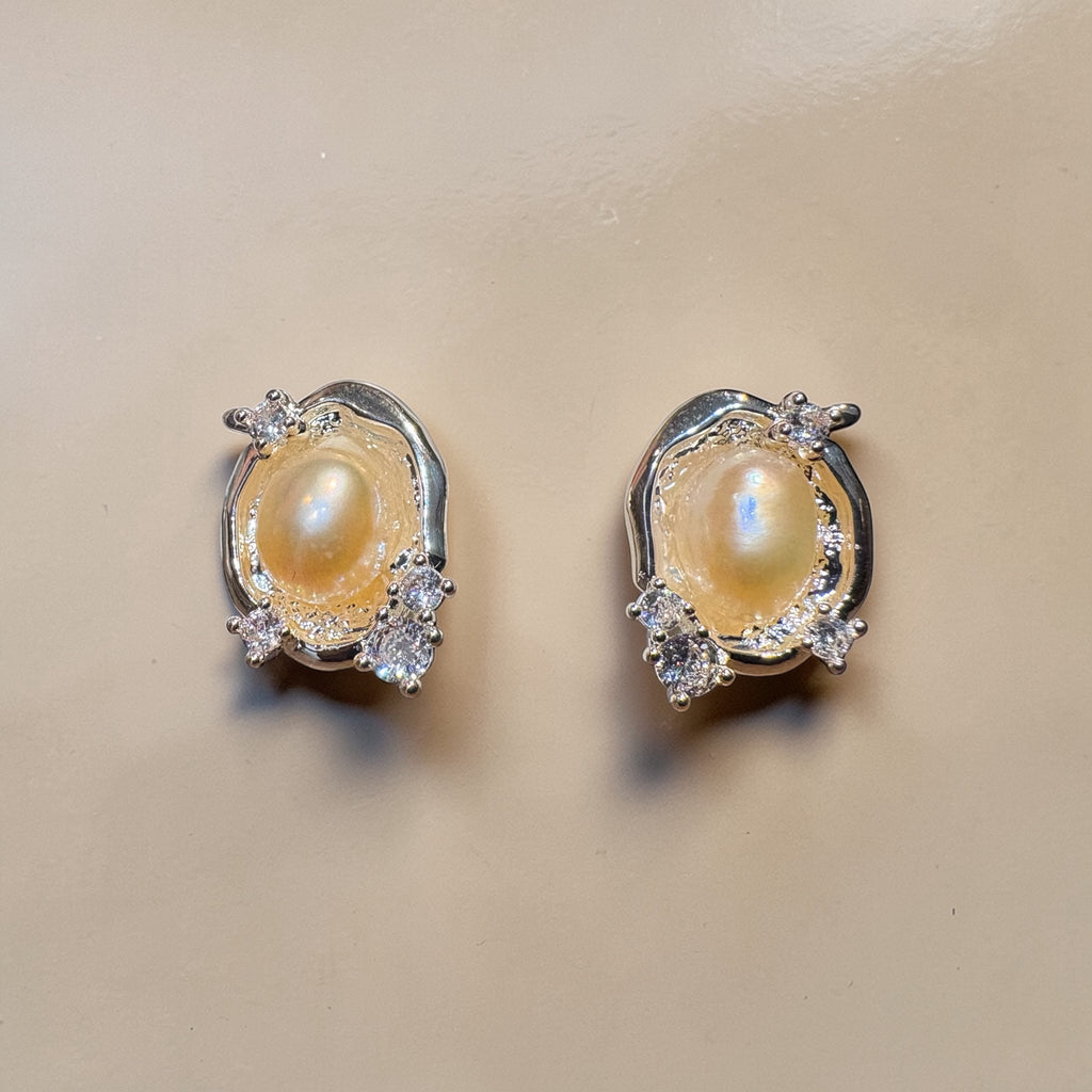 Velora Oyster Pearl Studs