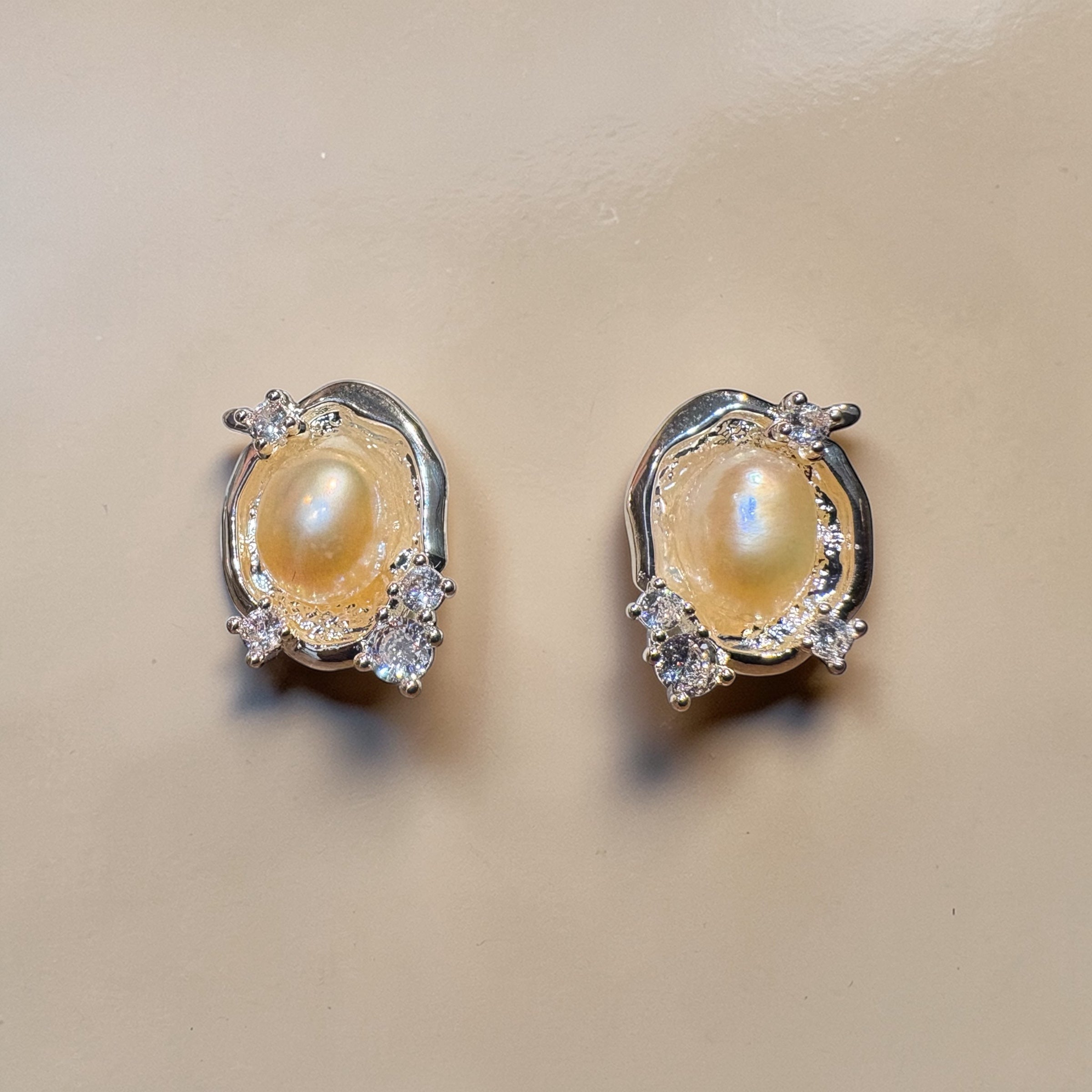 Velora Oyster Pearl Studs
